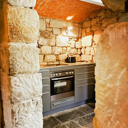 Lovingly Restored Half-timbered House From 1684 بيت للعطل غروسشوناو