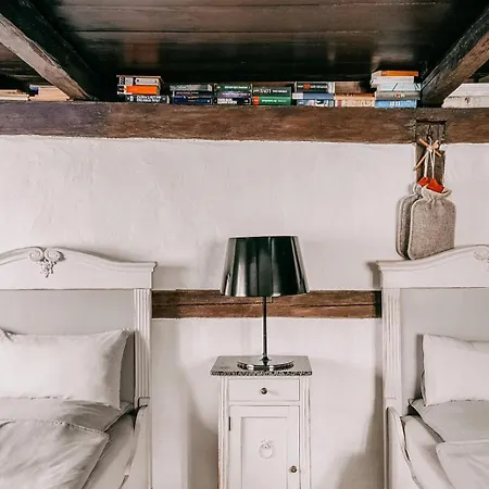 Lovingly Restored Half-timbered House From 1684 * غروسشوناو