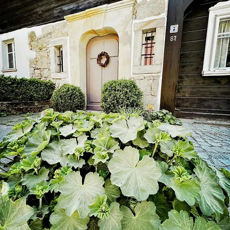 بيت للعطل Lovingly Restored Half-timbered House From 1684 *